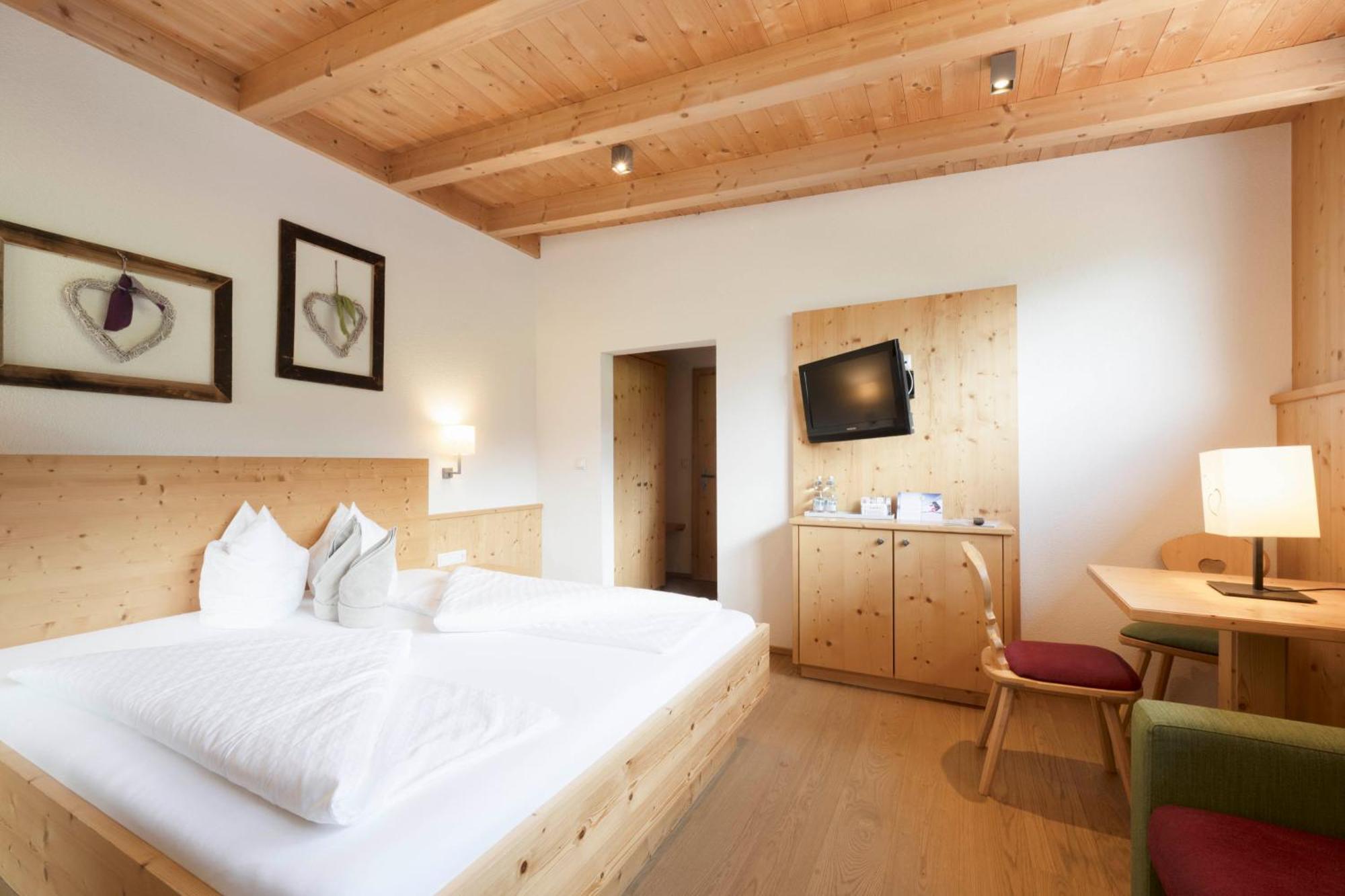 ניוסטיפט אים סטובאיטל Lifestylepanoramahotel Erika Superior מראה חיצוני תמונה